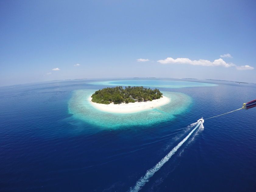 maldives parasailing